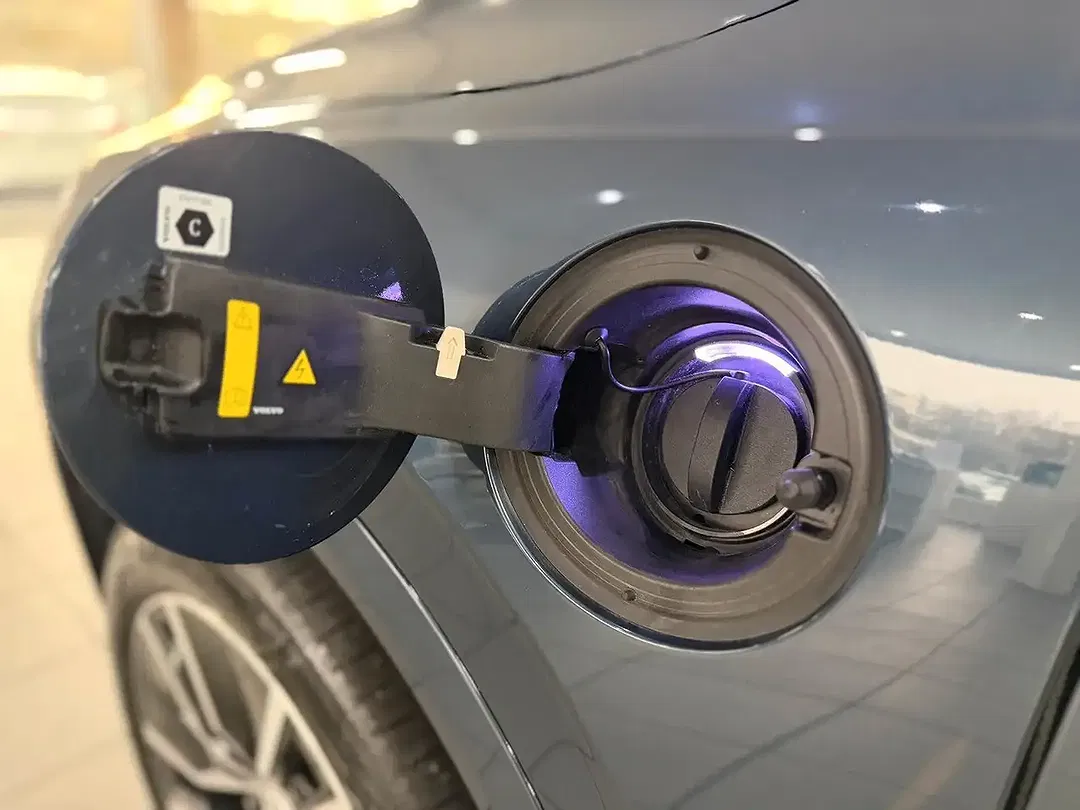 Volvo XC90 T8 PHEV Hybrid AWD - Thumbnail 5