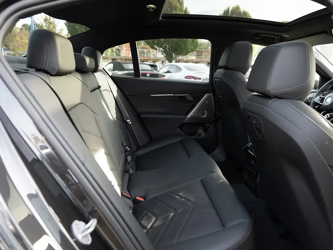 BMW 530 xDrive M Sport Pro - Thumbnail 9