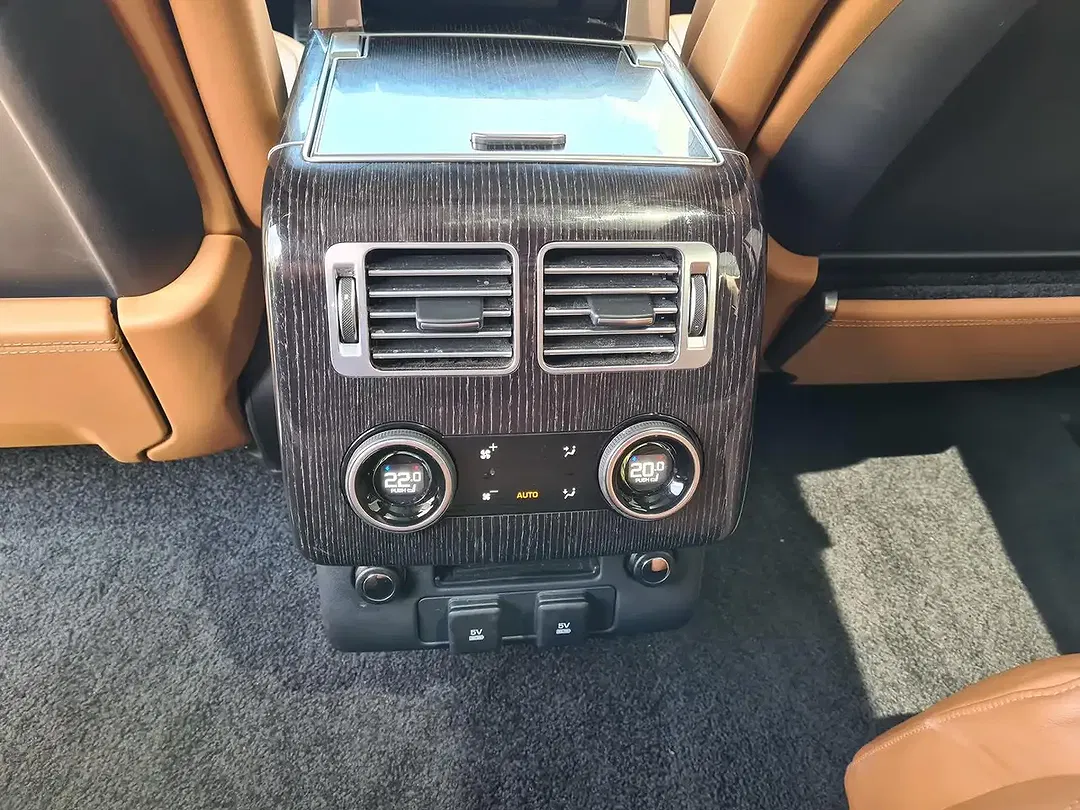 Land Rover Range Rover Hybrid Autobiography - Thumbnail 11