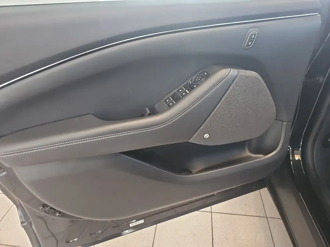 Ford Mustang - Thumbnail 10