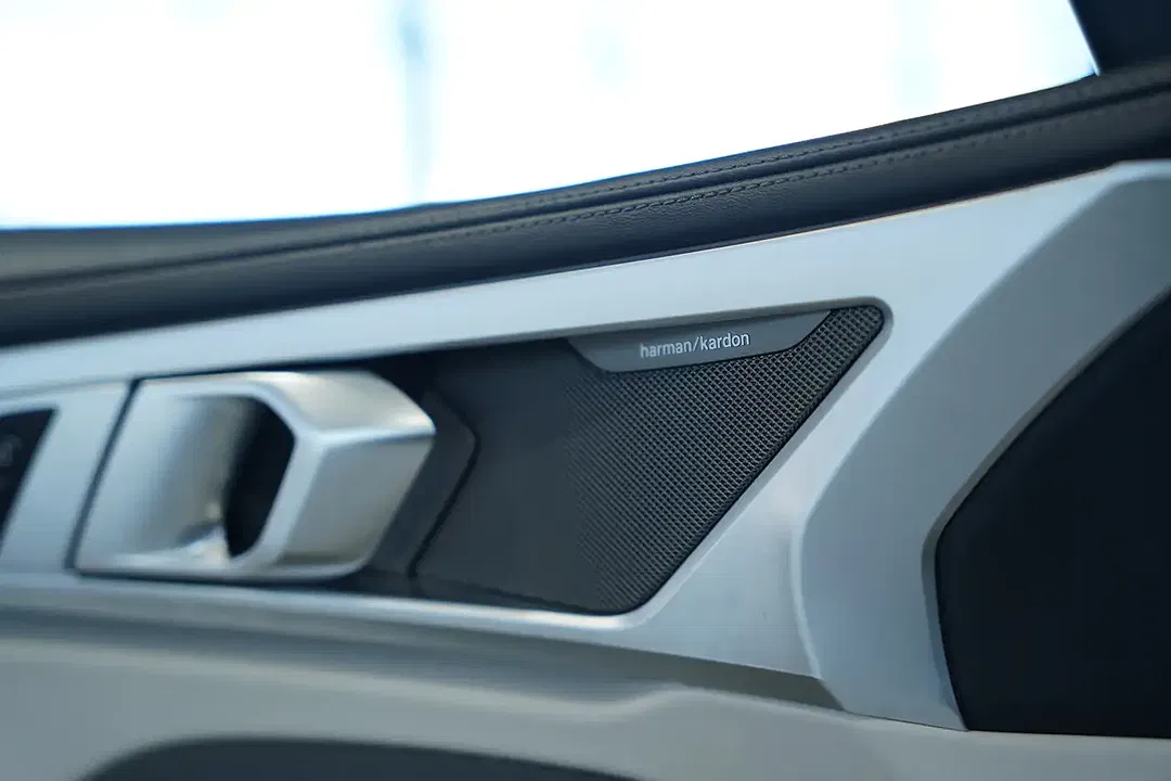 BMW 840 M Convertible - Thumbnail 11