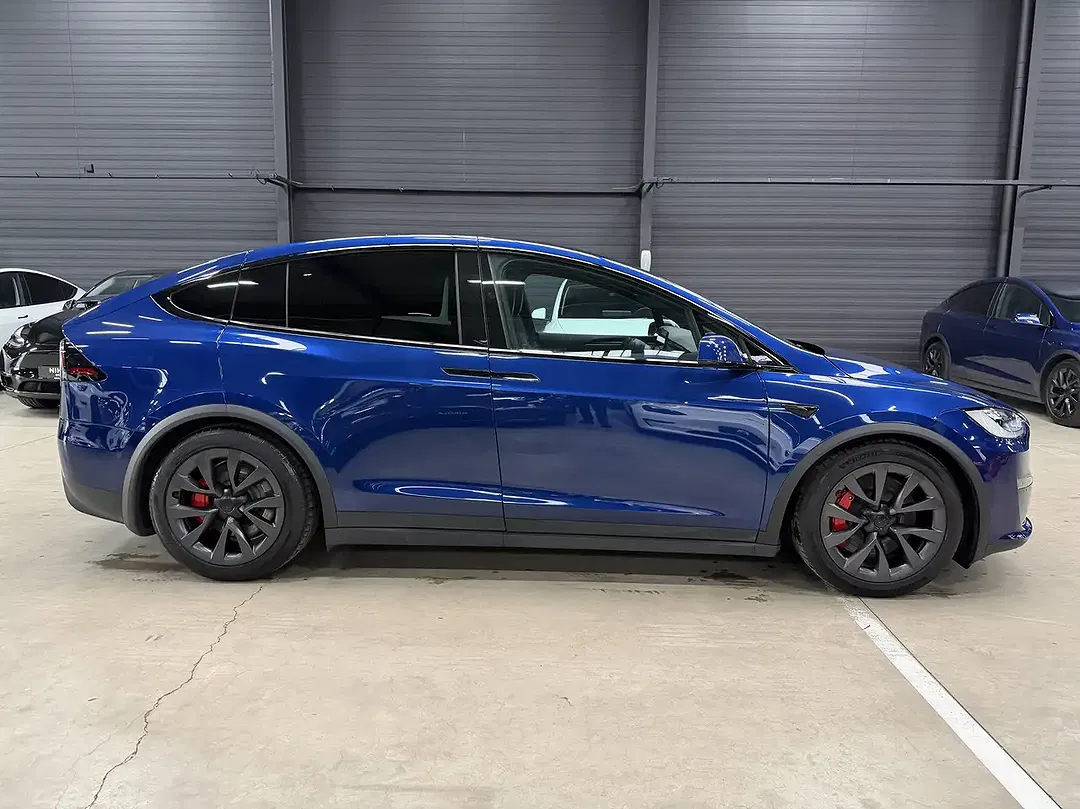 Tesla Model X Plaid Active - Thumbnail 10