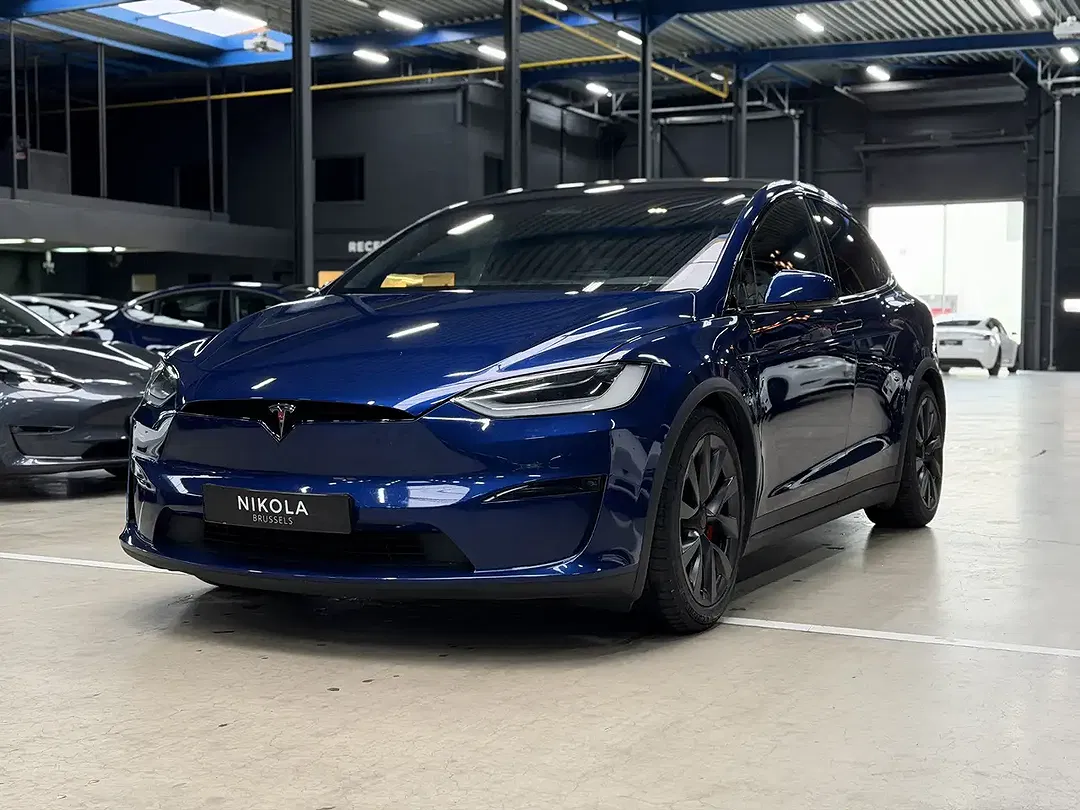 Tesla Model X Plaid Active - Thumbnail 3
