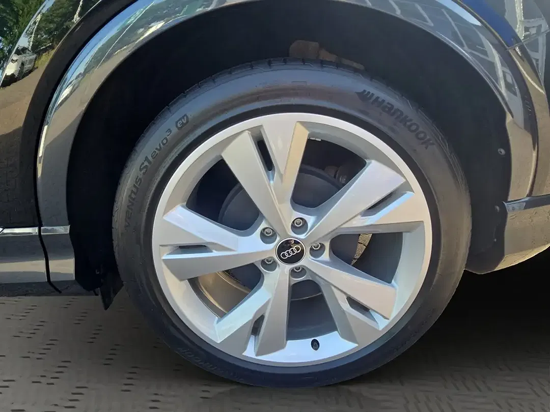 Audi Q4 e-tron 40 S line - Thumbnail 3