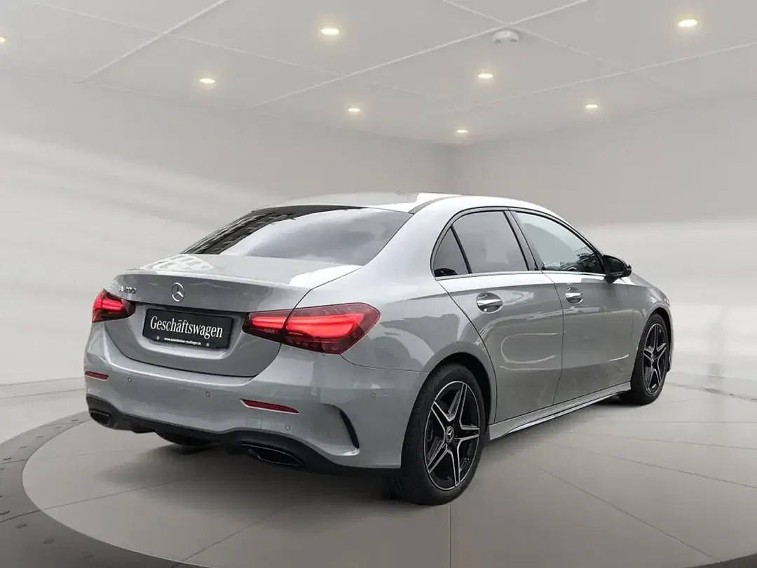 Mercedes-Benz A 200 AMG MBUX Night - Thumbnail 2