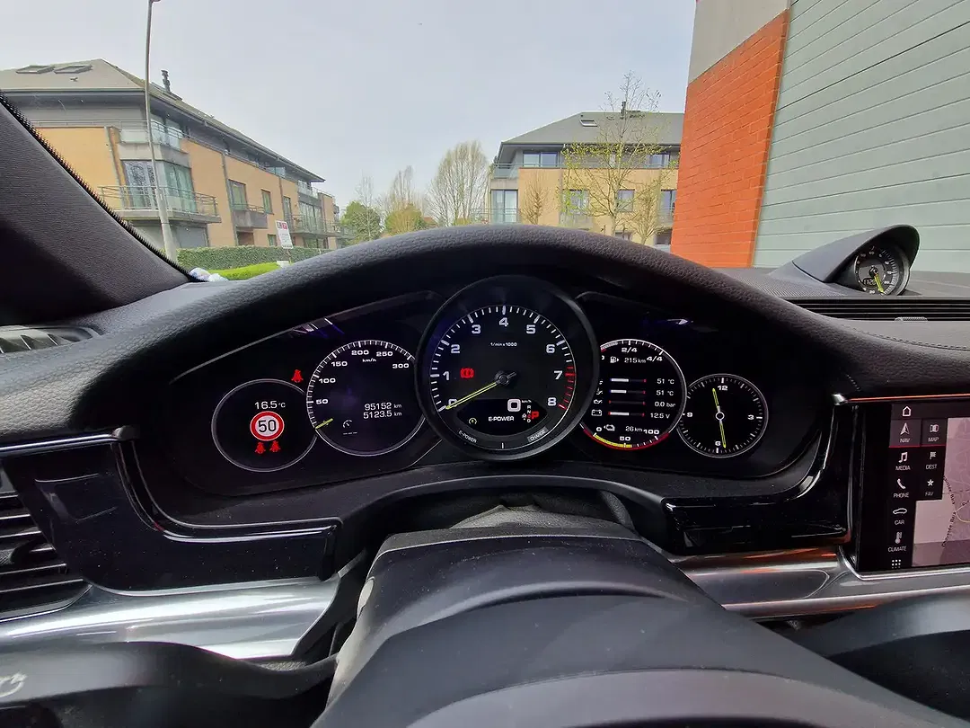Porsche Panamera E-Hybrid 4 - Thumbnail 10