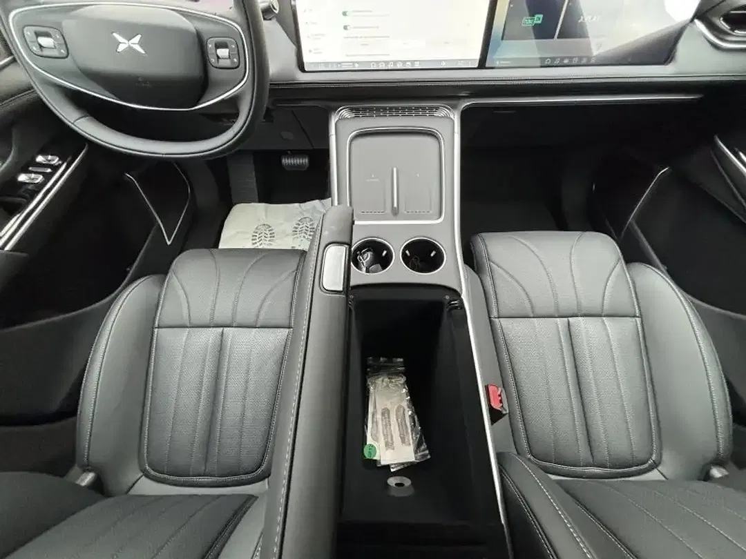 Xpeng G9 AWD Performance MY2025 - Thumbnail 13