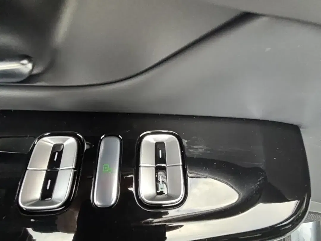 Xpeng G9 AWD Performance MY2025 - Thumbnail 4
