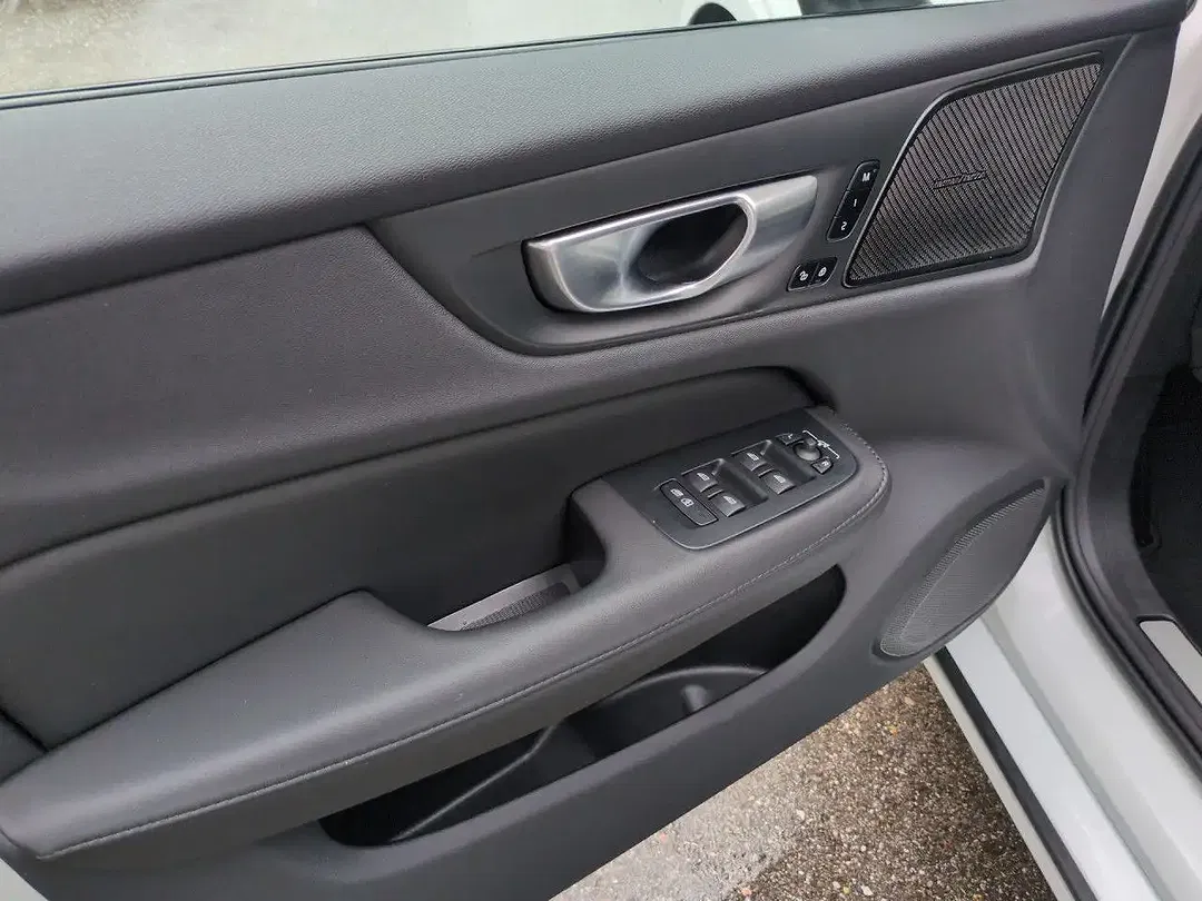 Volvo V60 B4 AUT Plus Dark - Thumbnail 5