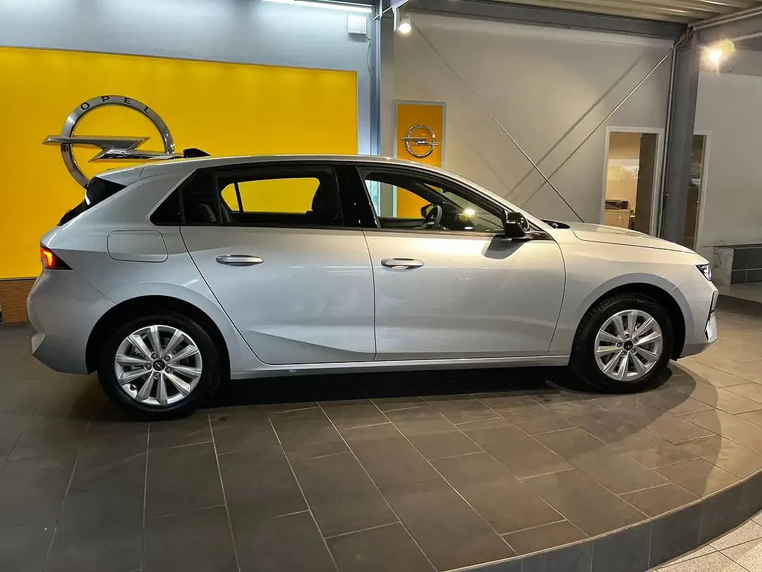 Opel Astra Edition - Thumbnail 2