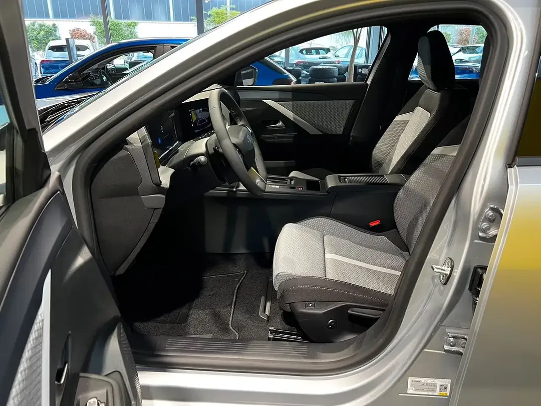 Opel Astra Edition - Thumbnail 9