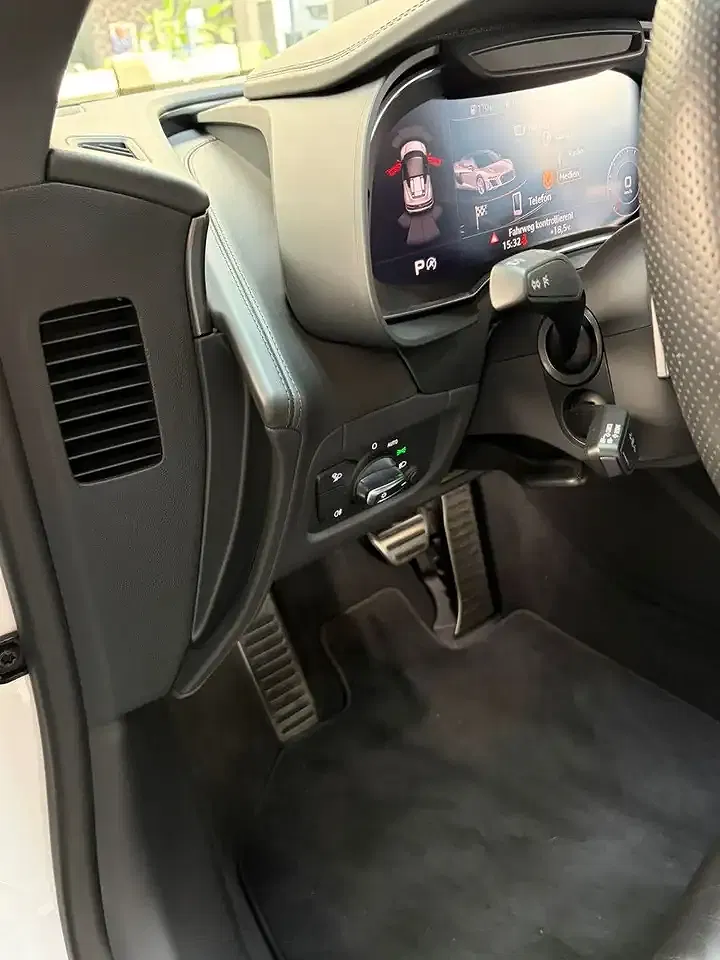 Audi R8 5.2 FSI performance - Thumbnail 13