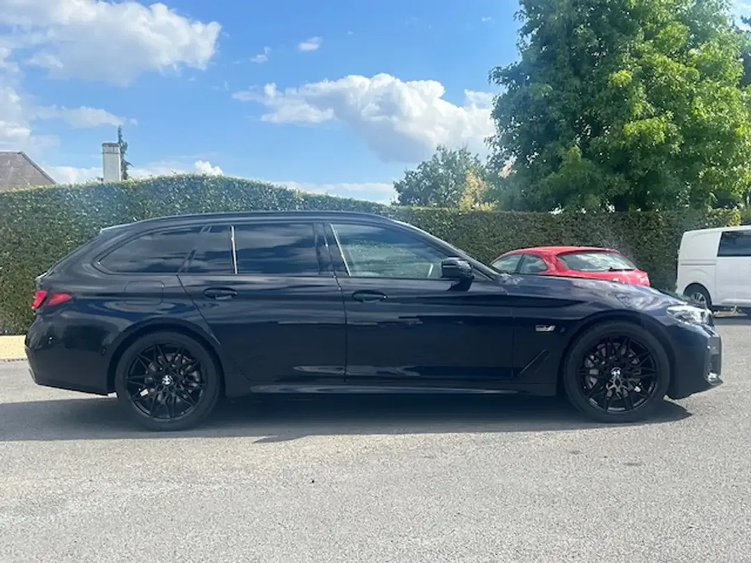 BMW 520 PHEV Touring Shadow Line - Thumbnail 10
