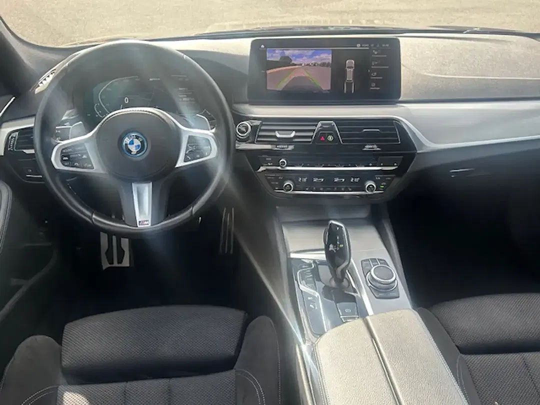 BMW 520 PHEV Touring Shadow Line - Thumbnail 14