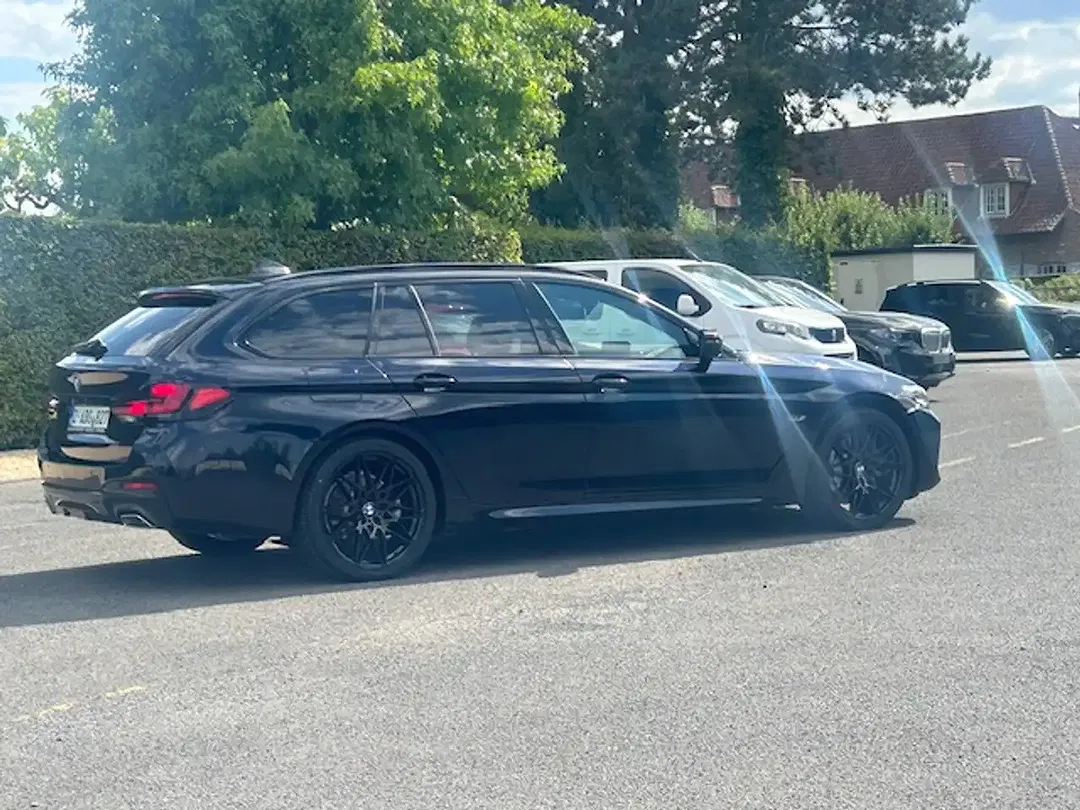 BMW 520 PHEV Touring Shadow Line - Thumbnail 7