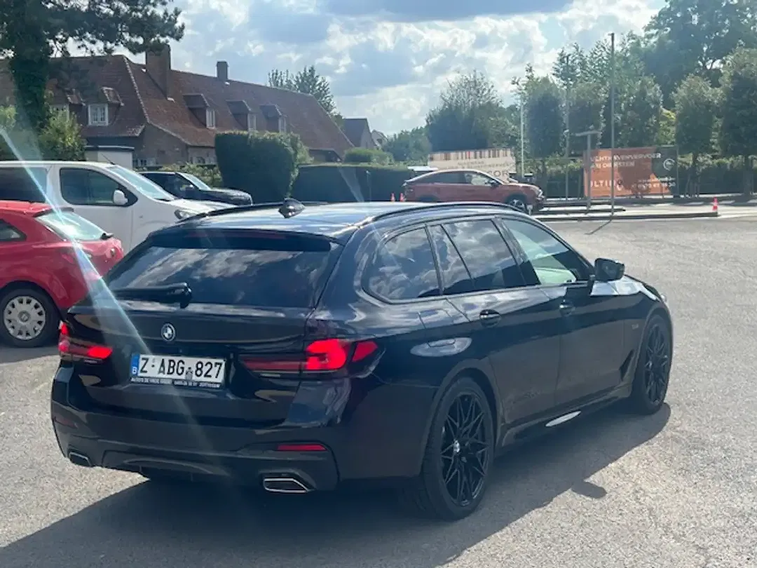 BMW 520 PHEV Touring Shadow Line - Thumbnail 8