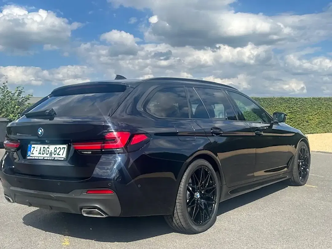 BMW 520 PHEV Touring Shadow Line - Thumbnail 9