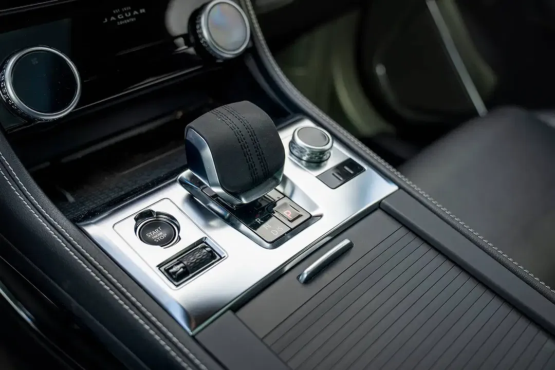 Jaguar F-Pace P400e 2.0 4x4 R-Dynamic S - Thumbnail 11