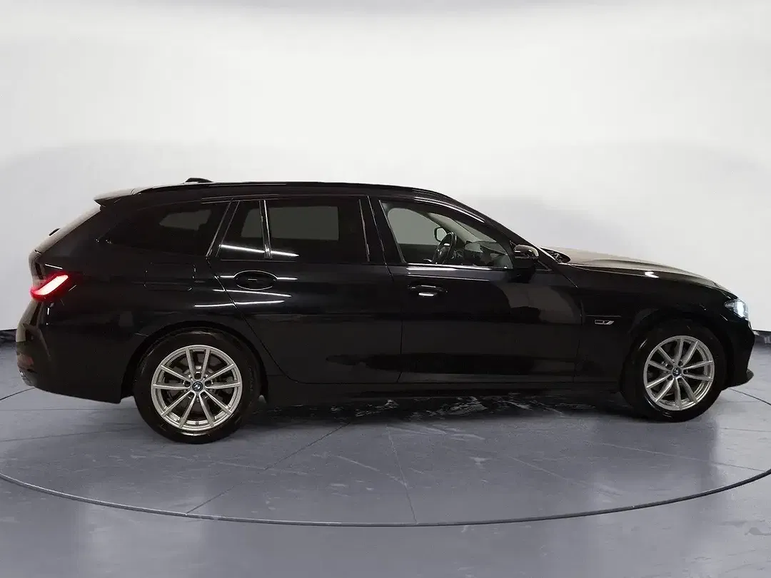 BMW 320 xDrive Touring - Thumbnail 5