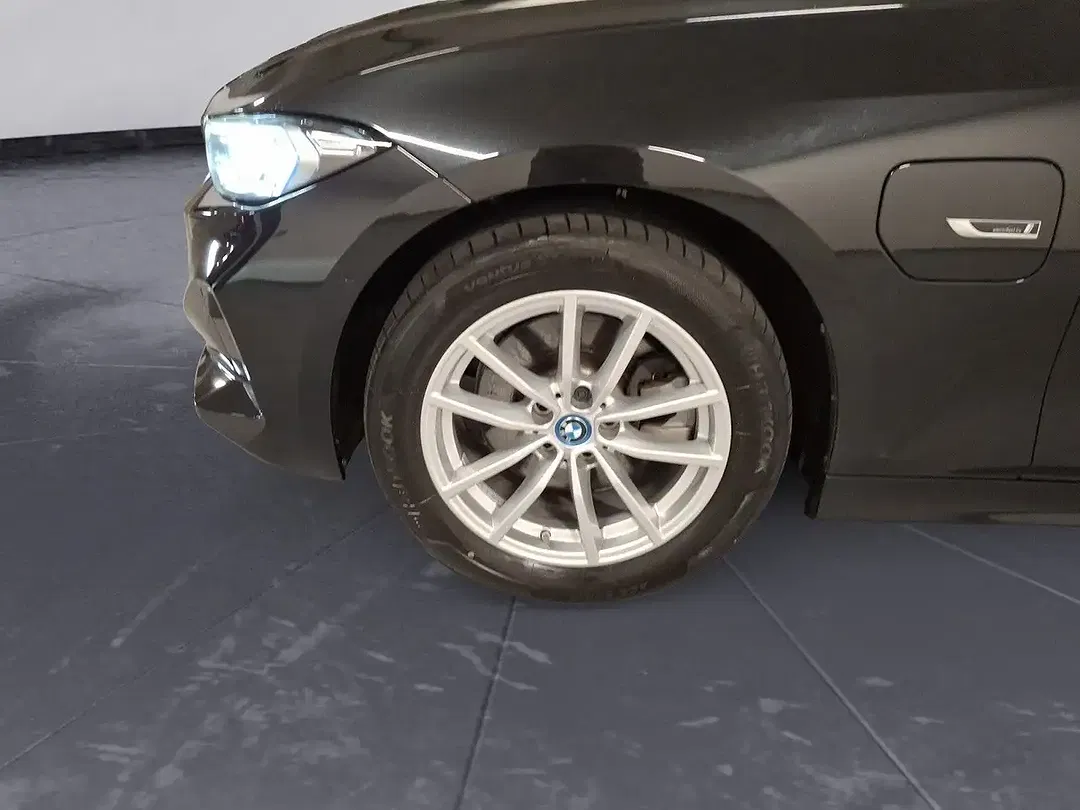 BMW 320 xDrive Touring - Thumbnail 6