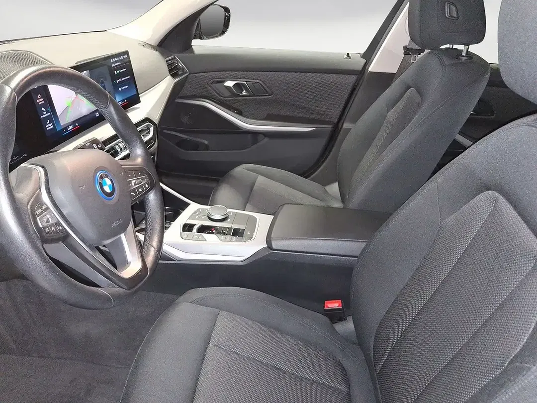 BMW 320 xDrive Touring - Thumbnail 8