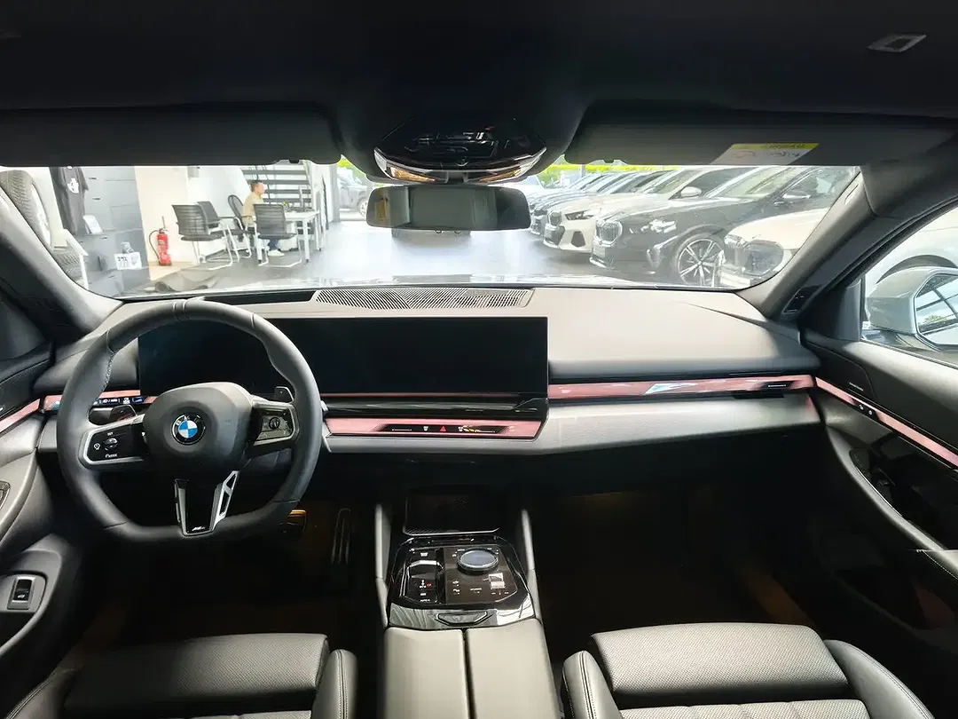 BMW 520 M Sport Touring - Thumbnail 10