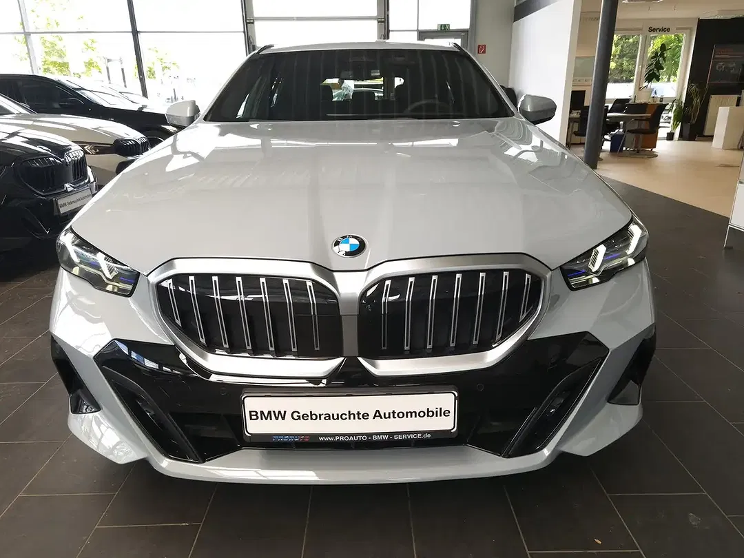 BMW 520 M Sport Touring - Thumbnail 2