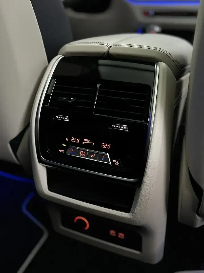 BMW X7 xDrive M Sport Executive - Thumbnail 25
