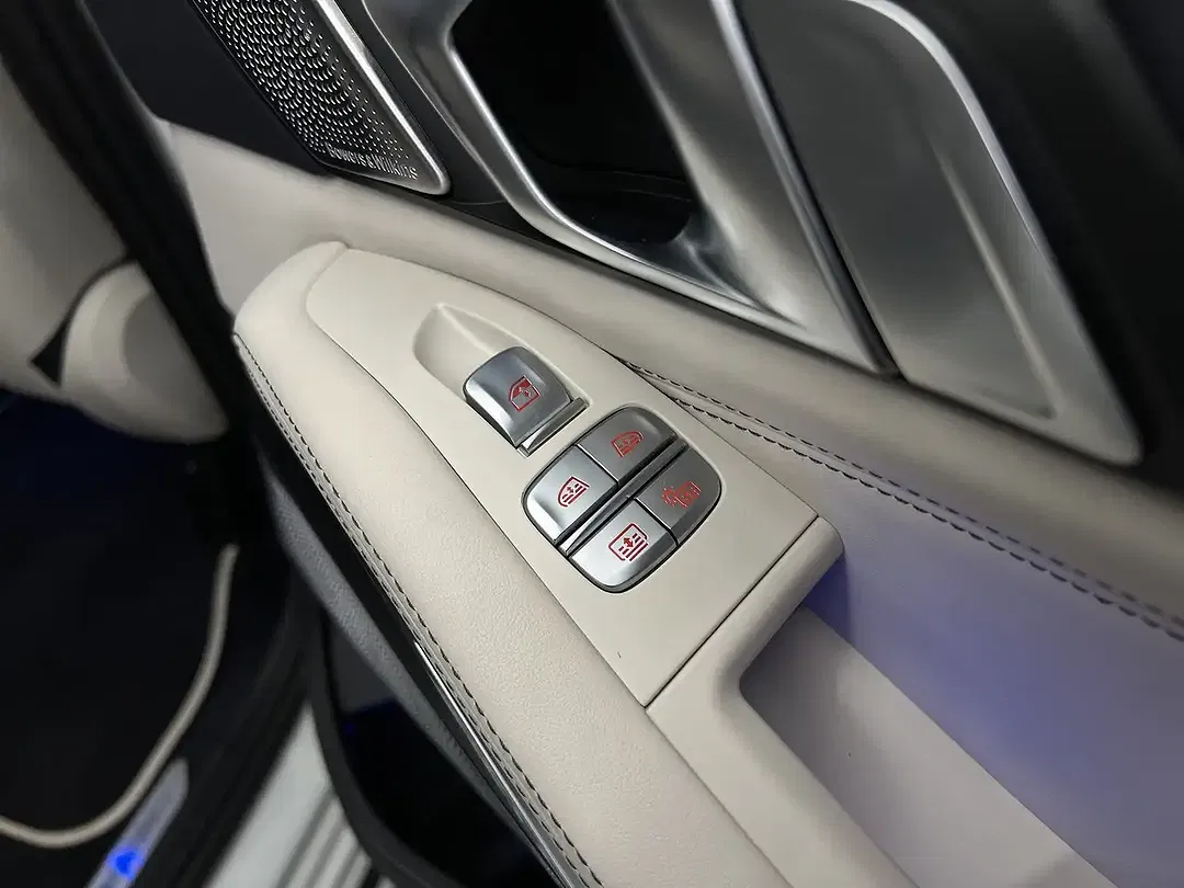 BMW X7 xDrive M Sport Executive - Thumbnail 45