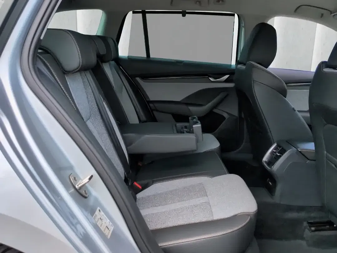 Skoda Octavia TDI DSG Combi Tour - Thumbnail 8