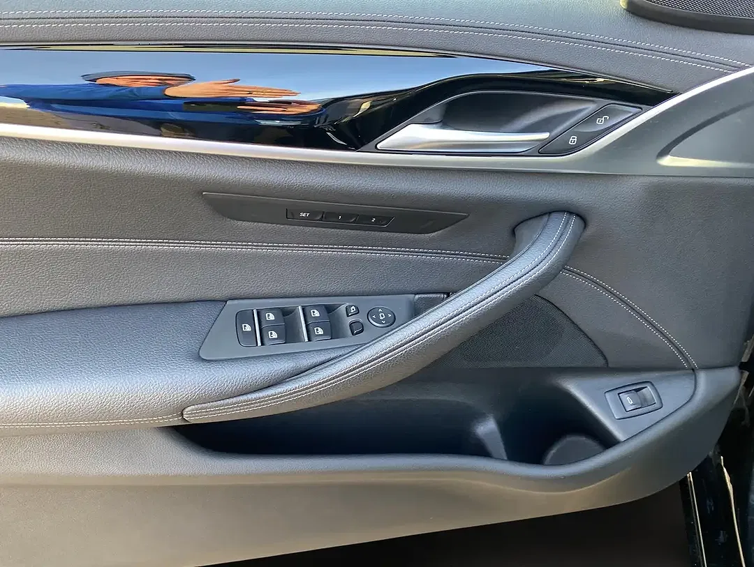 BMW 530 xDrive Luxury Line - Thumbnail 6