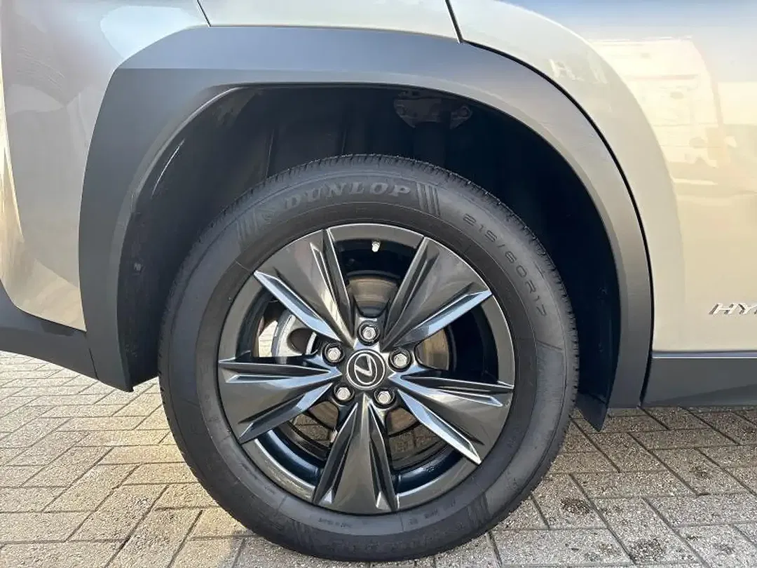 Lexus UX 250h - Thumbnail 13