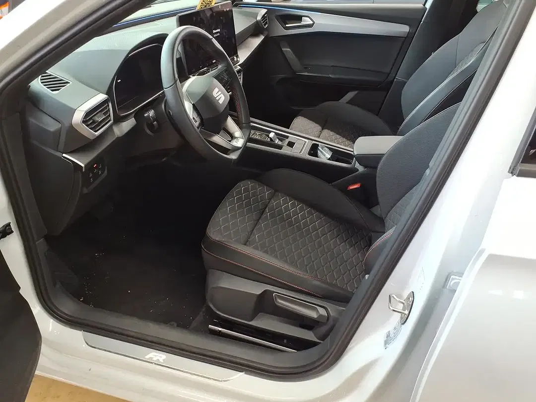 SEAT Leon 1.5 eTSI DSG FR - Thumbnail 3
