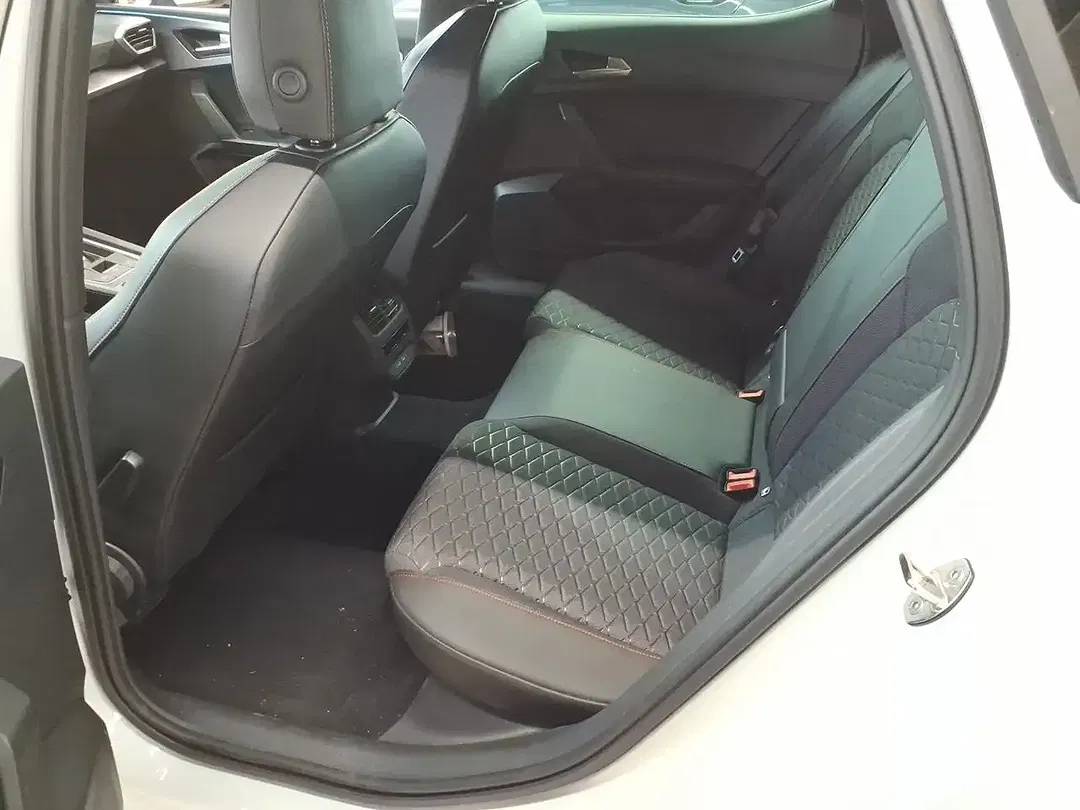 SEAT Leon 1.5 eTSI DSG FR - Thumbnail 4