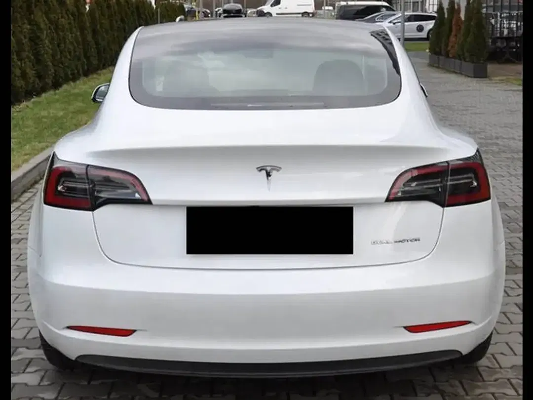 Tesla Model 3 AWD Dual Motor Performance Long Range - Thumbnail 8
