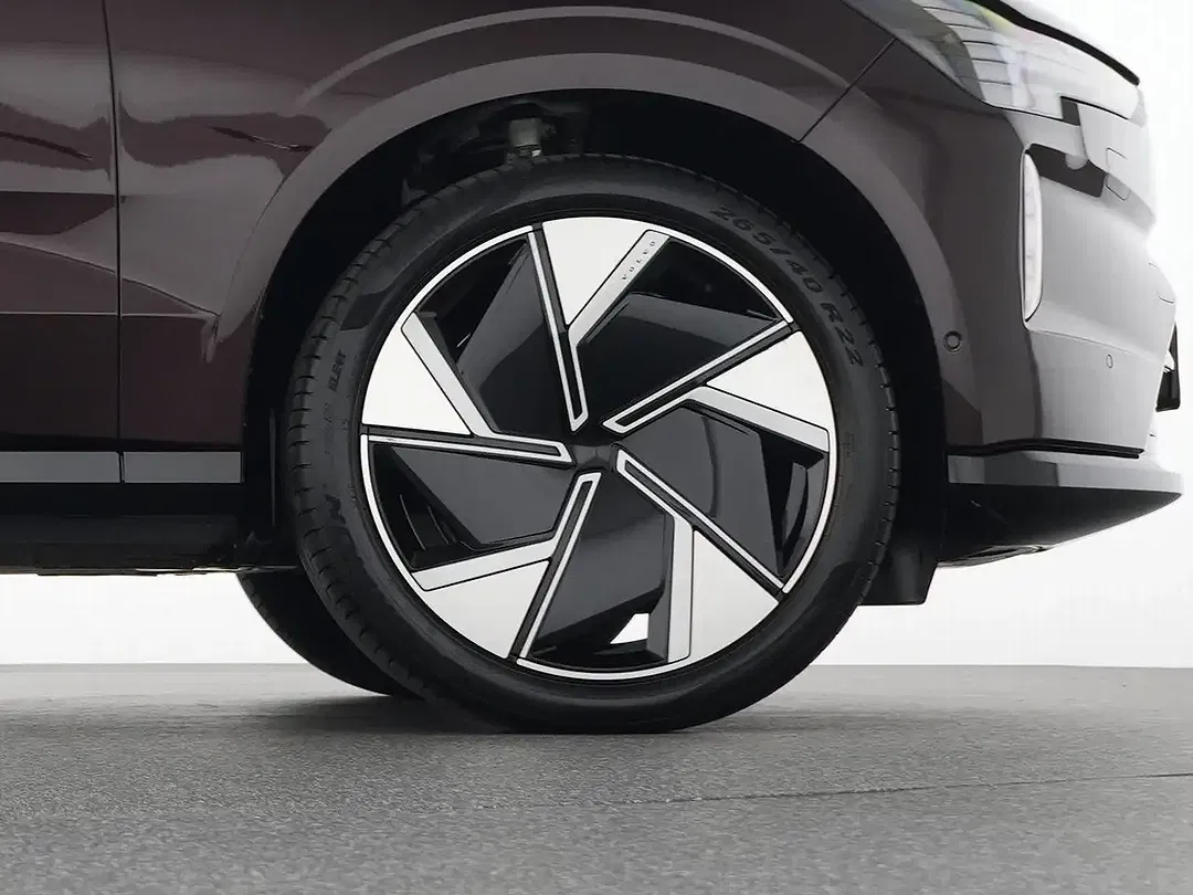Volvo EX90 AWD Performance Plus - Thumbnail 22