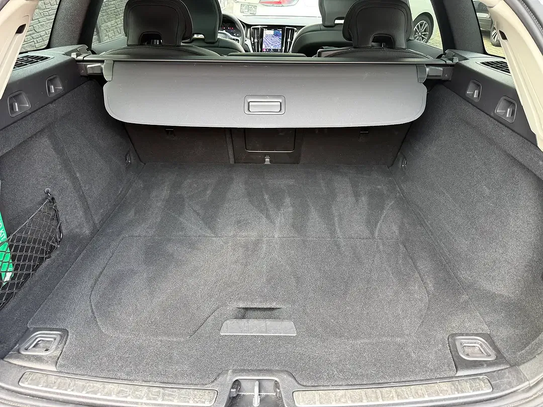 Volvo V60 B4 MHEV Plus Dark - Thumbnail 13