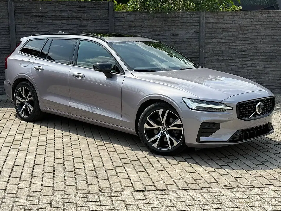 Volvo V60 B4 MHEV Plus Dark - Thumbnail 3