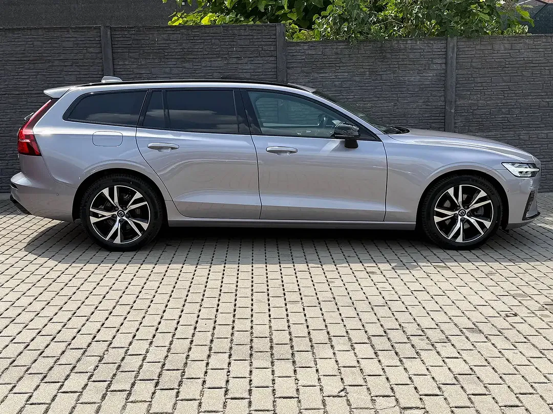 Volvo V60 B4 MHEV Plus Dark - Thumbnail 6