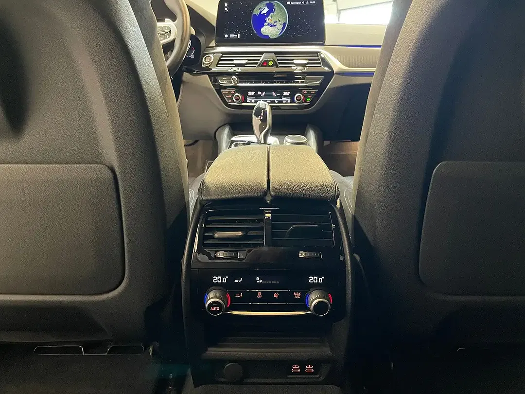 BMW 520 Touring M Sport - Thumbnail 16