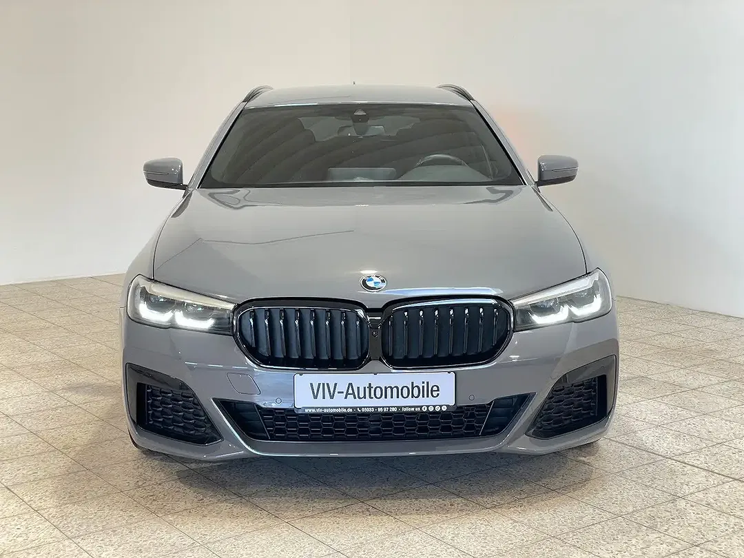 BMW 520 Touring M Sport - Thumbnail 2