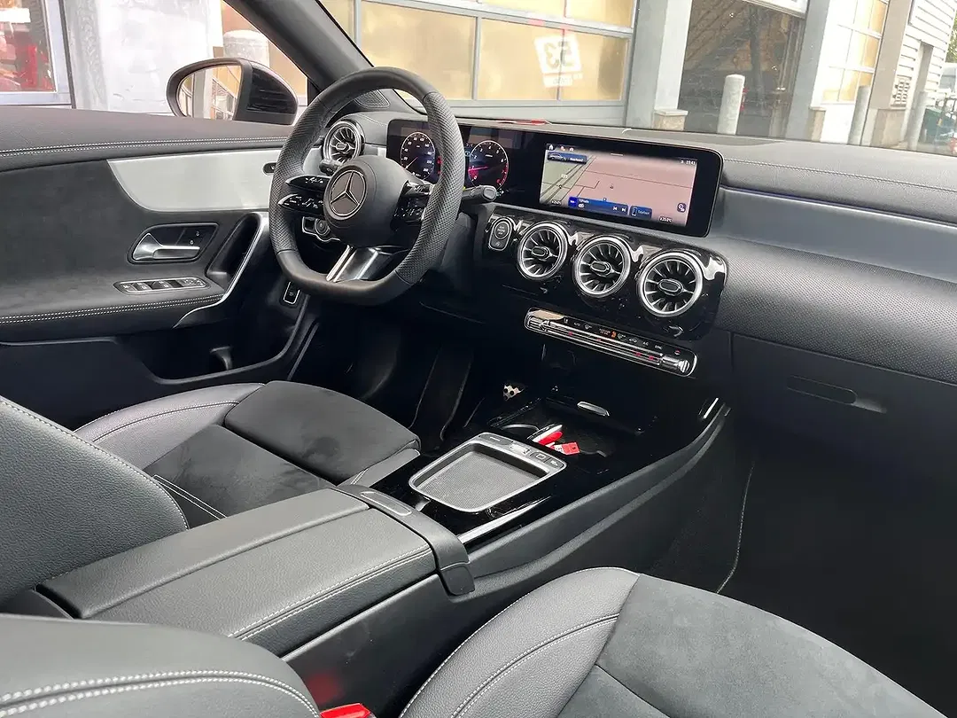 Mercedes-Benz CLA 200 AMG Line - Thumbnail 18