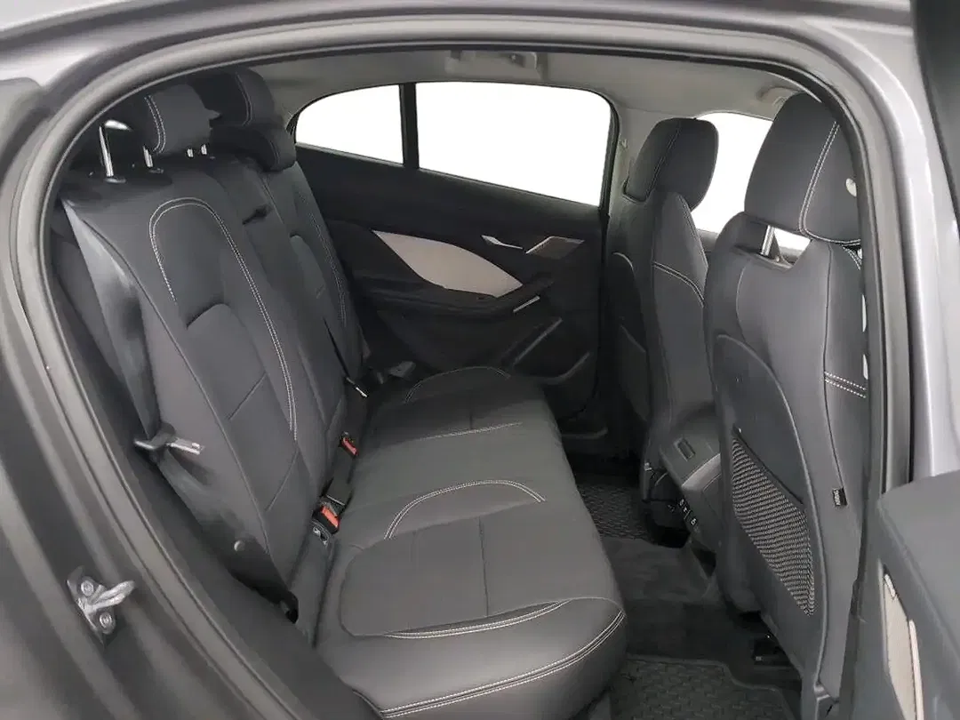 Jaguar I-Pace EV400 4x4 - Thumbnail 7