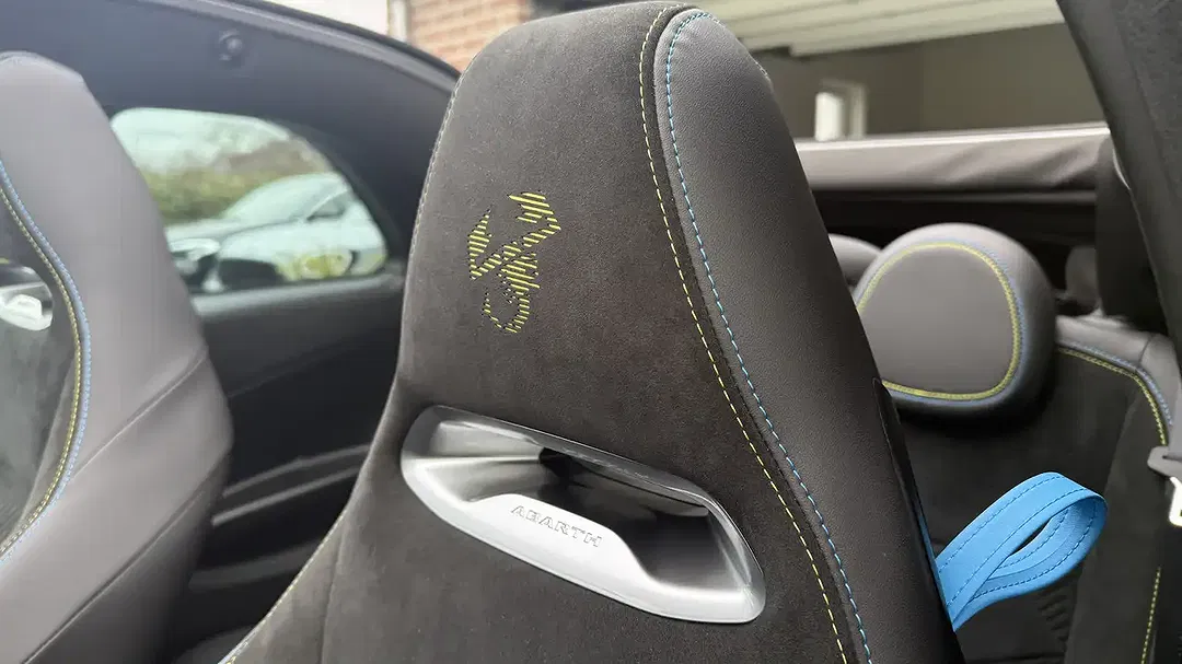 Abarth 500e Scorpionissima - foto 14