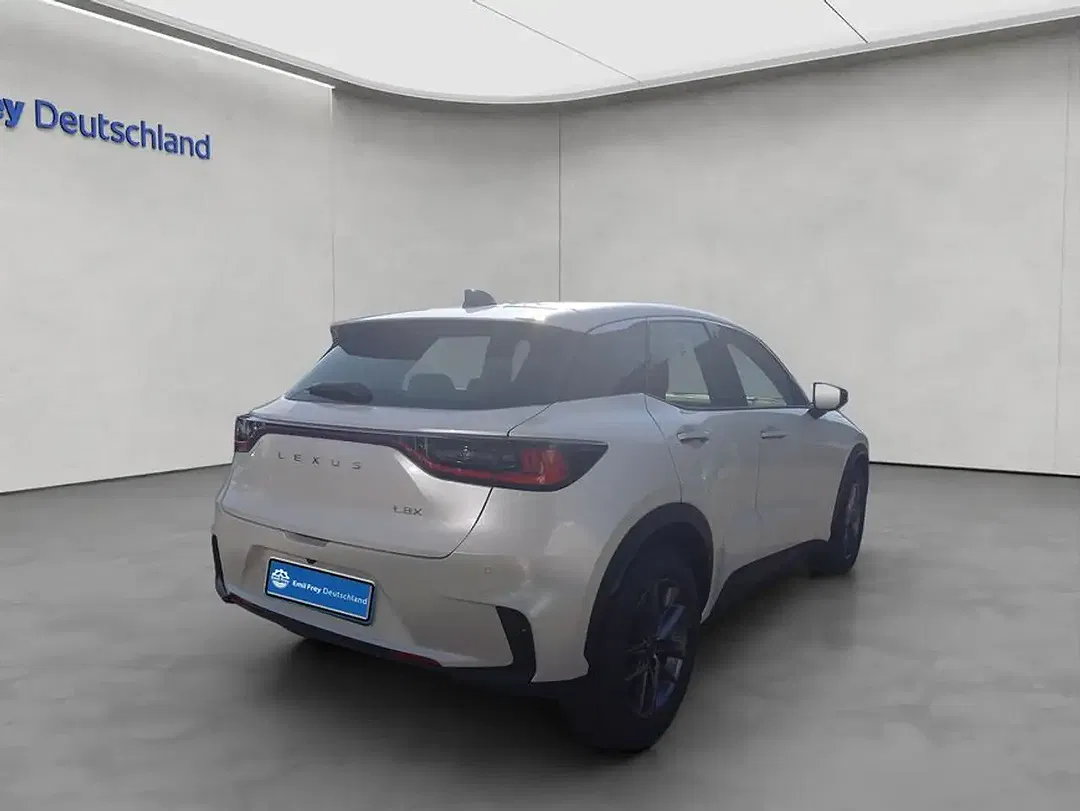 Lexus LBX - Thumbnail 6