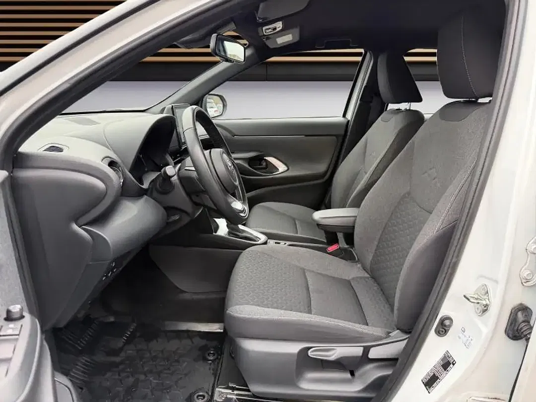 Toyota Yaris Cross Plus - Thumbnail 10