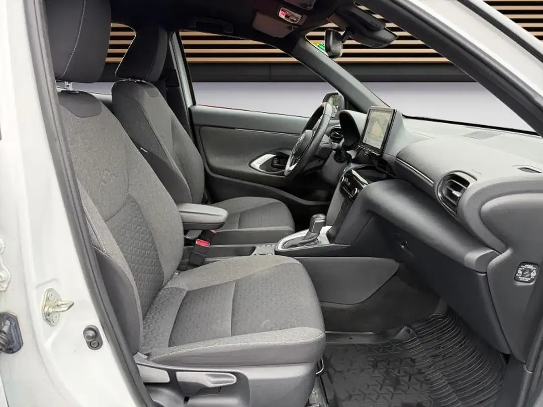 Toyota Yaris Cross Plus - Thumbnail 11