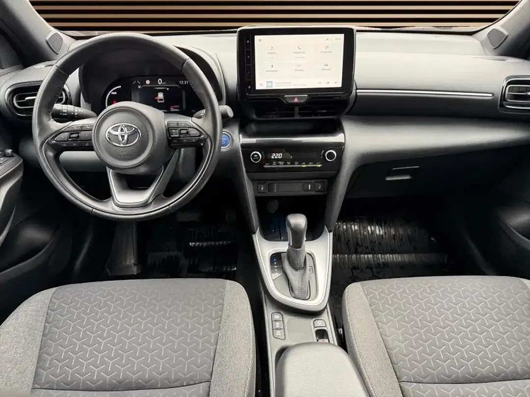 Toyota Yaris Cross Plus - Thumbnail 13