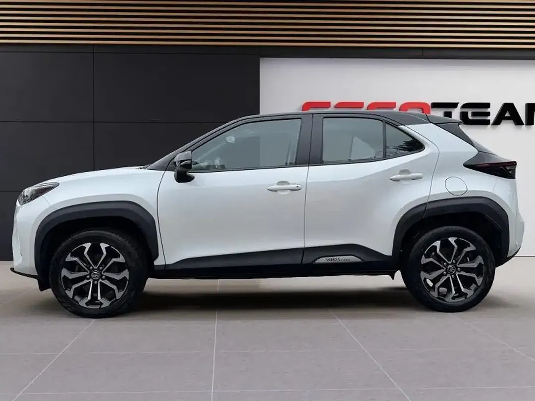 Toyota Yaris Cross Plus - Thumbnail 3