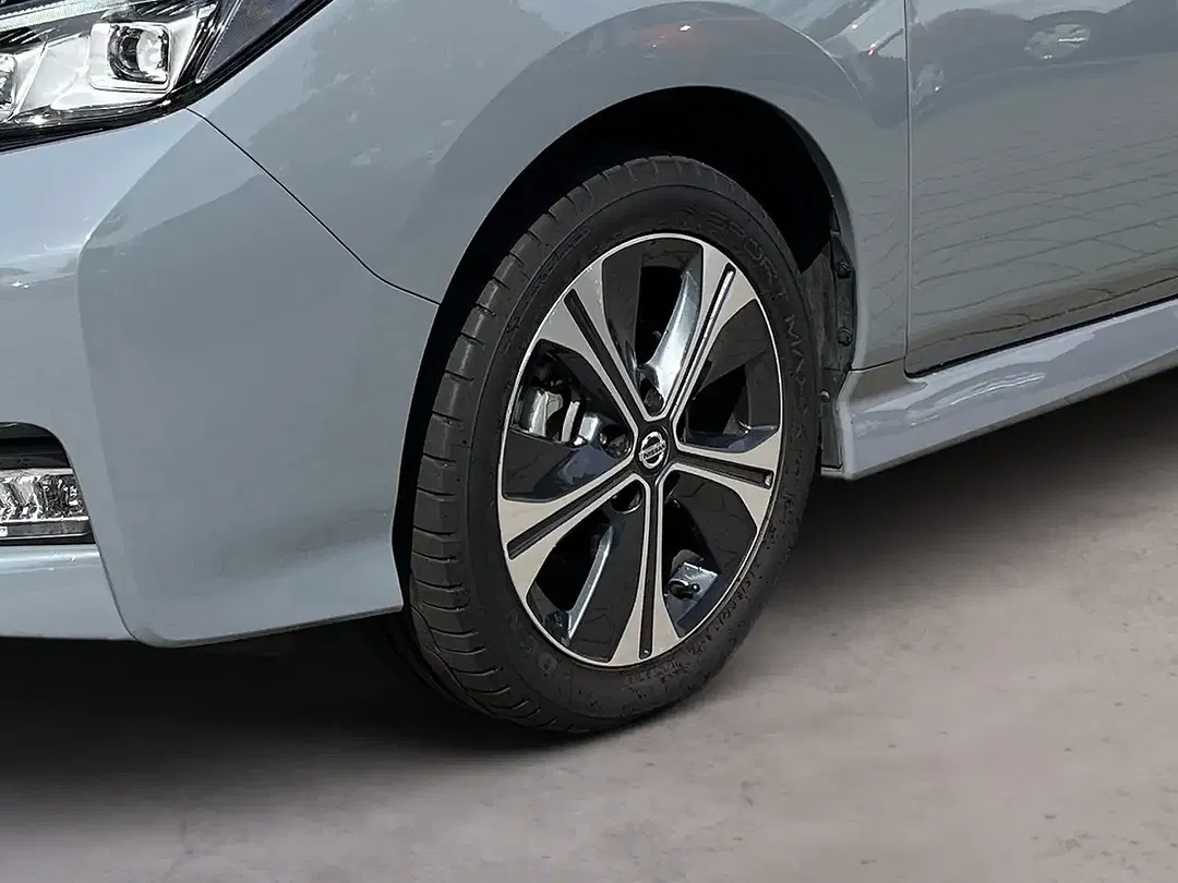 Nissan Leaf Tekna - Thumbnail 9